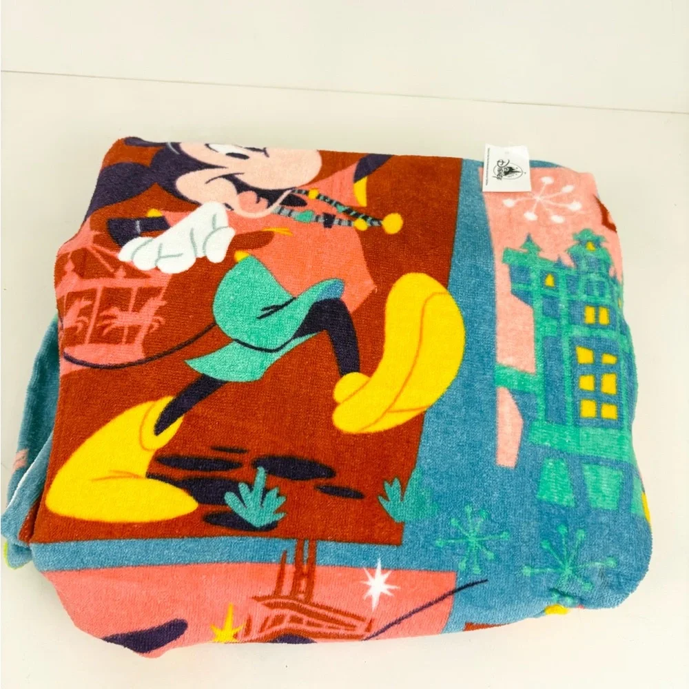 NWT Walt Disney World Play In The Park Mickey Mouse and Friends Beach Towel New